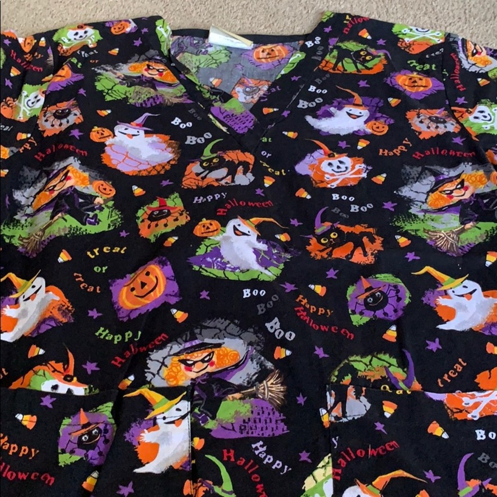 Tafford scrub top
